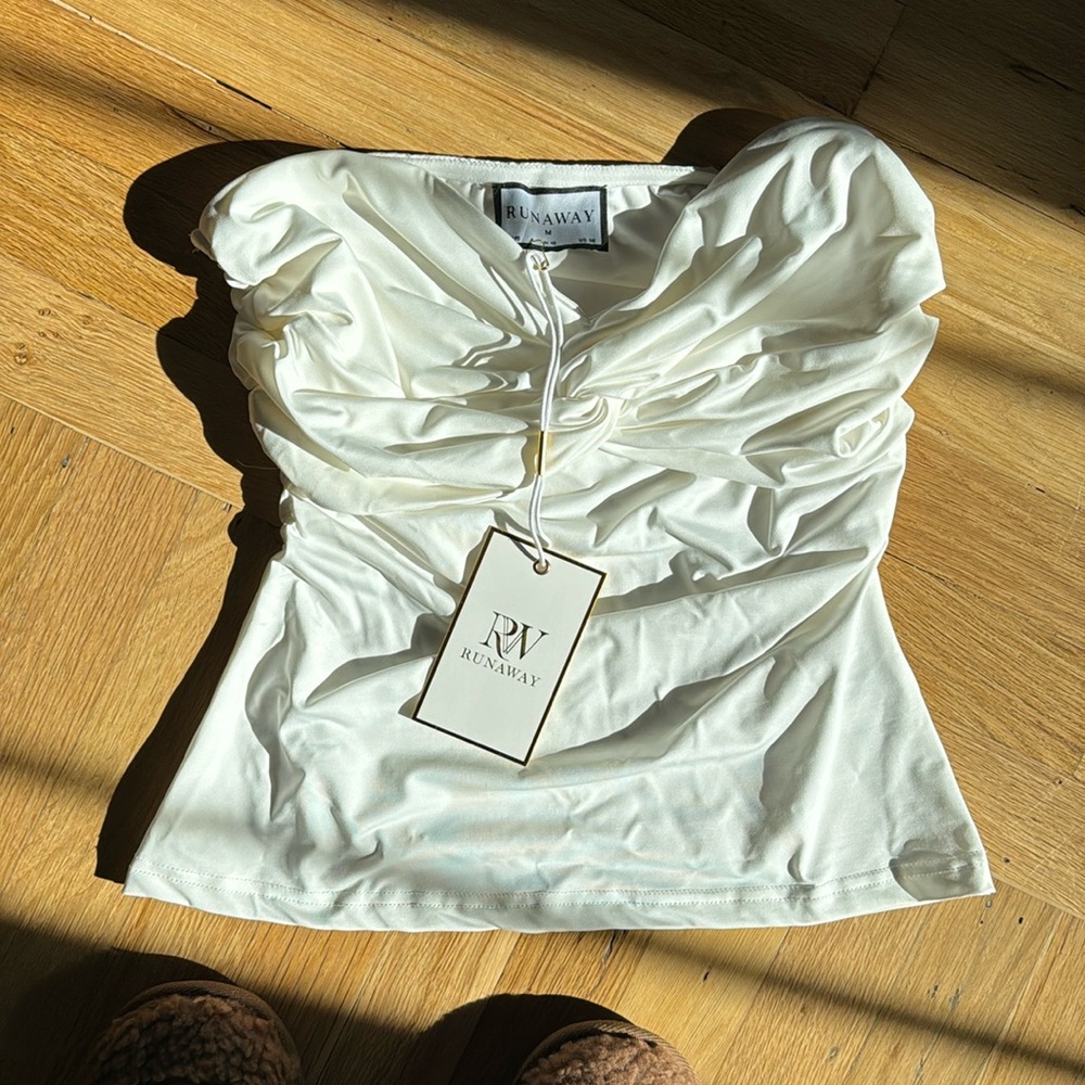 Women’s sleeveless top
